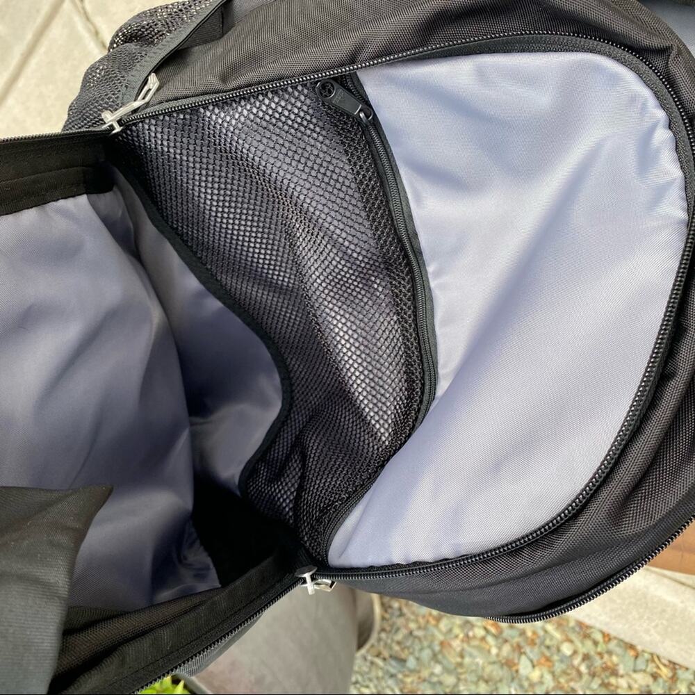 NWOT ADIDAS LOS ANGELES LA KINGS NHL Backpack in Black - Picture 6 of 7